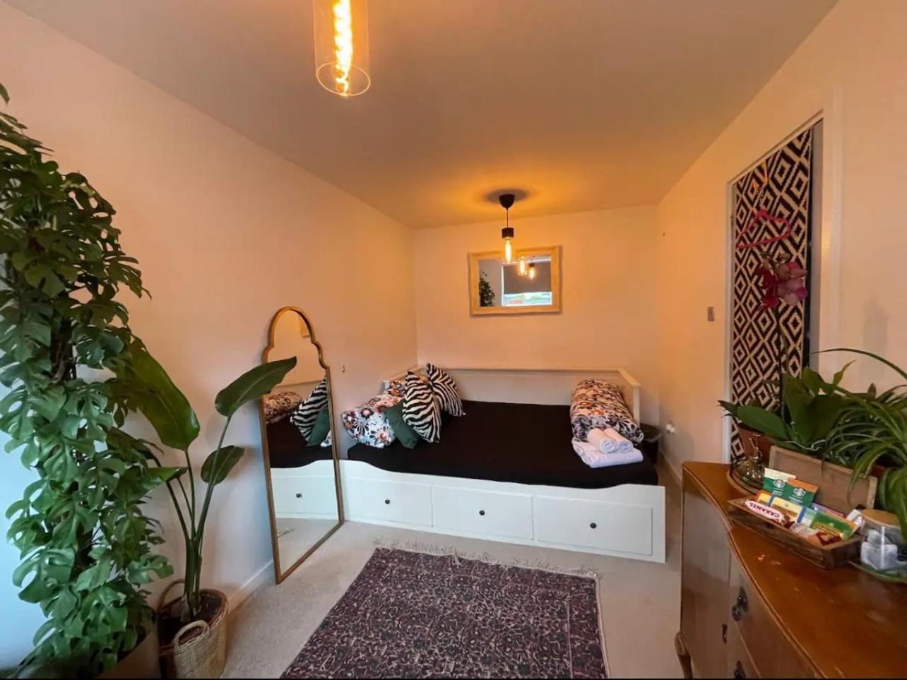 Private Room With Separate Shower And Free Parking Edimburgo Esterno foto